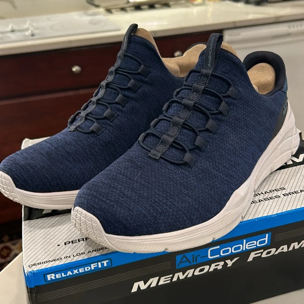 Men’s 10.5 Sketchers Athletic Slip On Sneaker. Worn just a few times - Picture 3 of 6